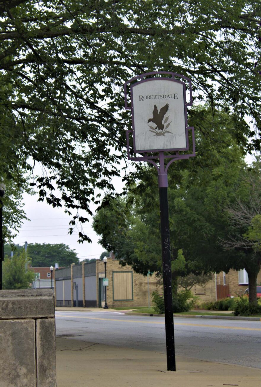 101 Street sign announcing the Robertsdale neighborhood